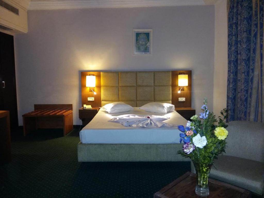 Yadis Ibn Khaldoun Hotel Tunis Luaran gambar
